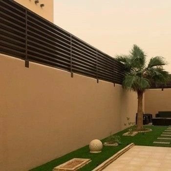 سواتر حديثة توفر الحماية والخصوصية بتصاميم عصرية وخامات متينة